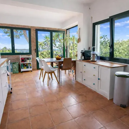 Sun & Sanctuary - 2km To And 20km Bcn! Villa Castelldefels